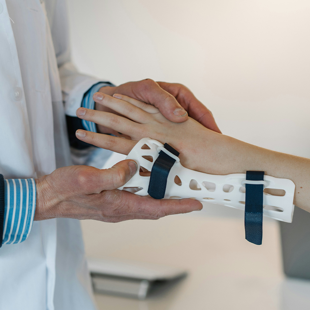 A doctor places a forearm into a splint